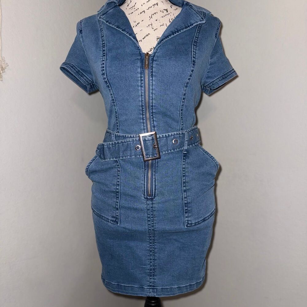 Y2K DENIM MINI GUESS JEAN DRESS WITH ZIPPER AND BELT ACCESSORY DETAIL
